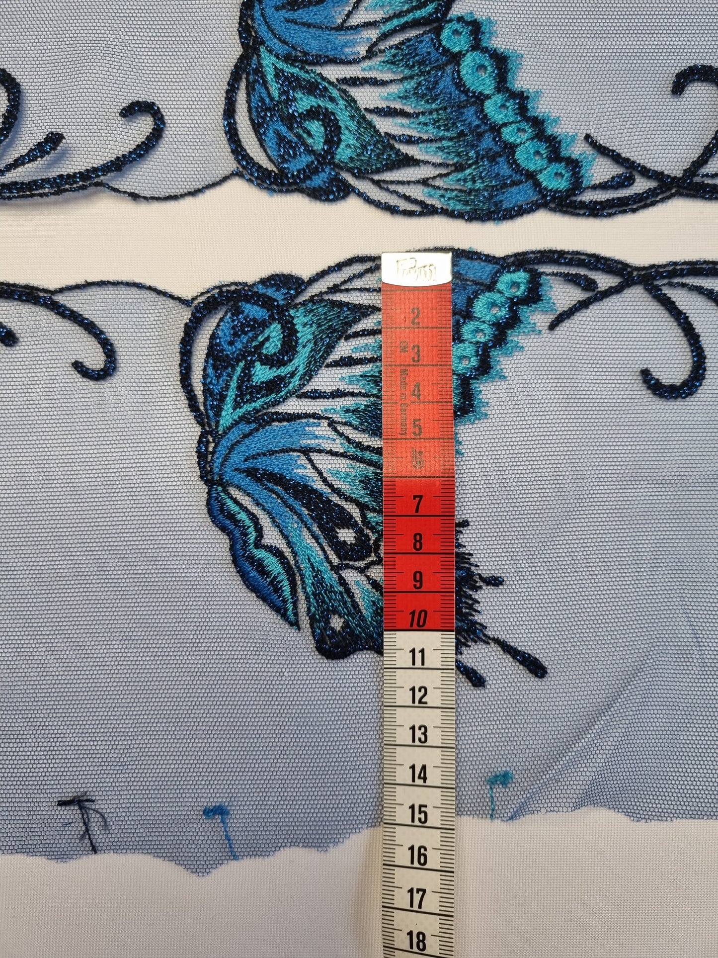 Blauw tulekant met grote vlinders