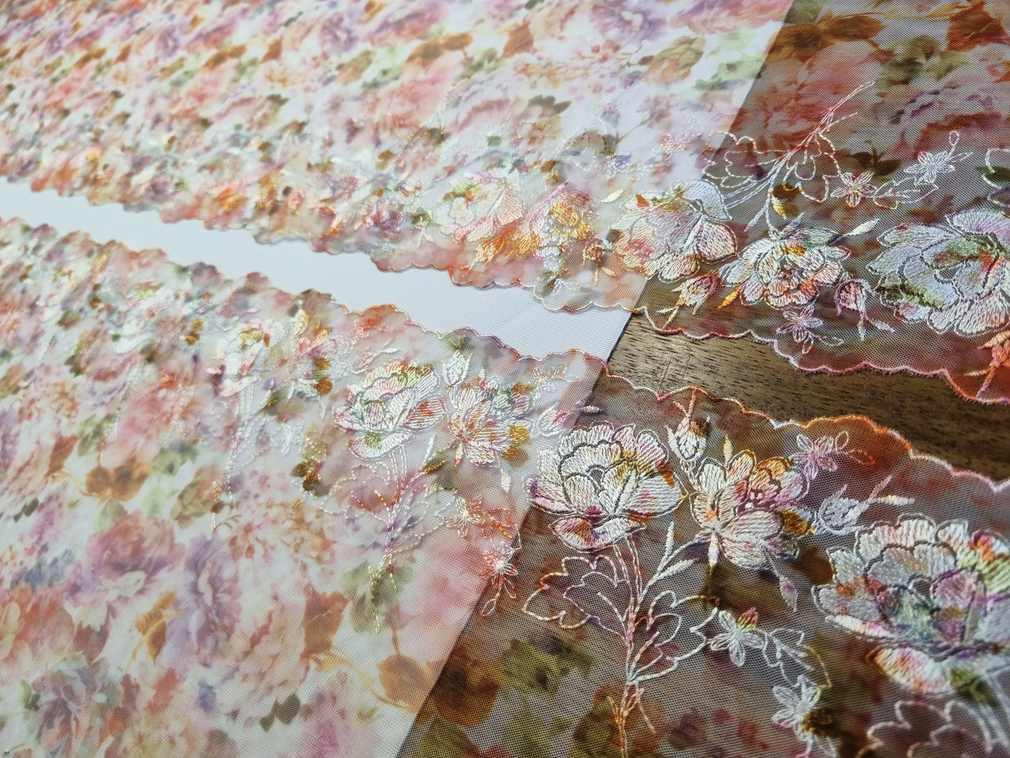 Tule kant met vintage rozenprint