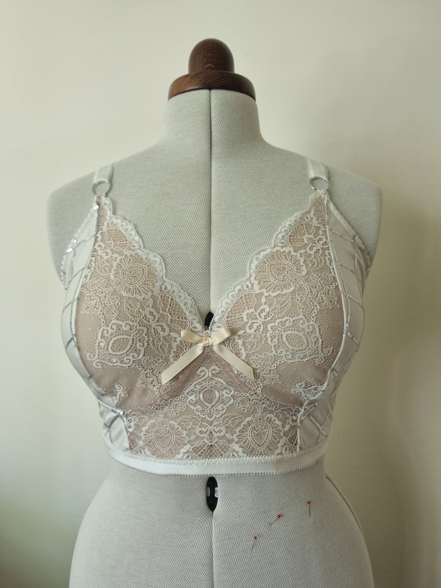 Wit stretchkant met barok design