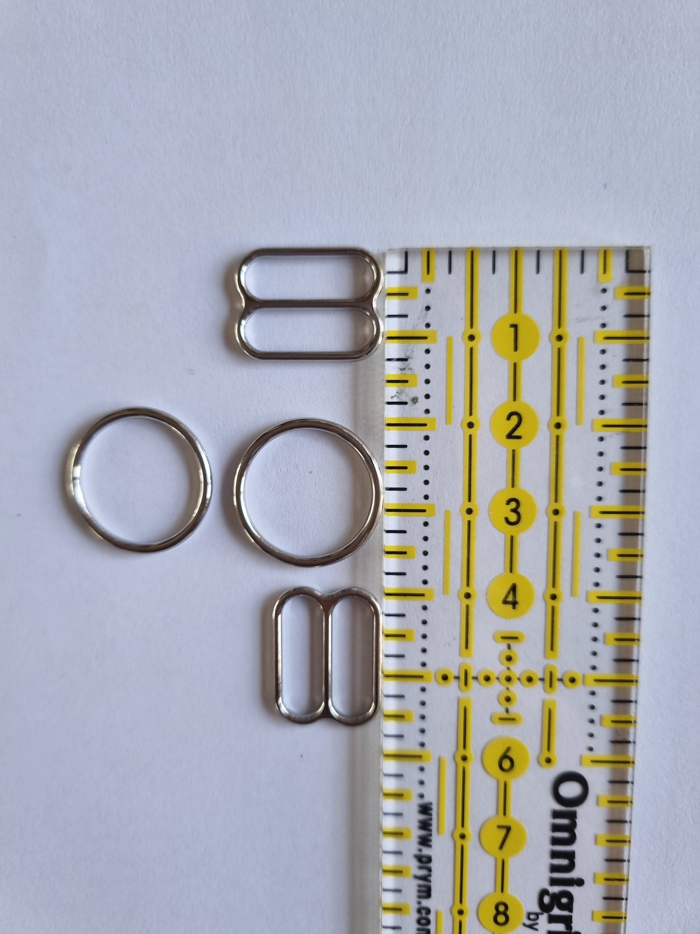 15mm ringetjes en schuifjes beschikbaar in verschillende kleuren