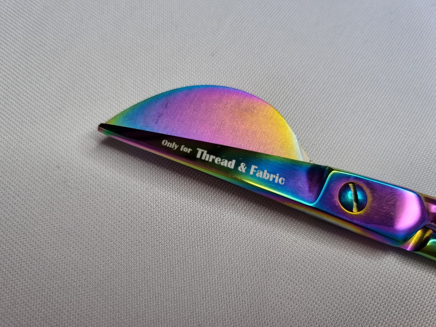 Rainbow applicatieschaar "Only for Thread & Fabric"