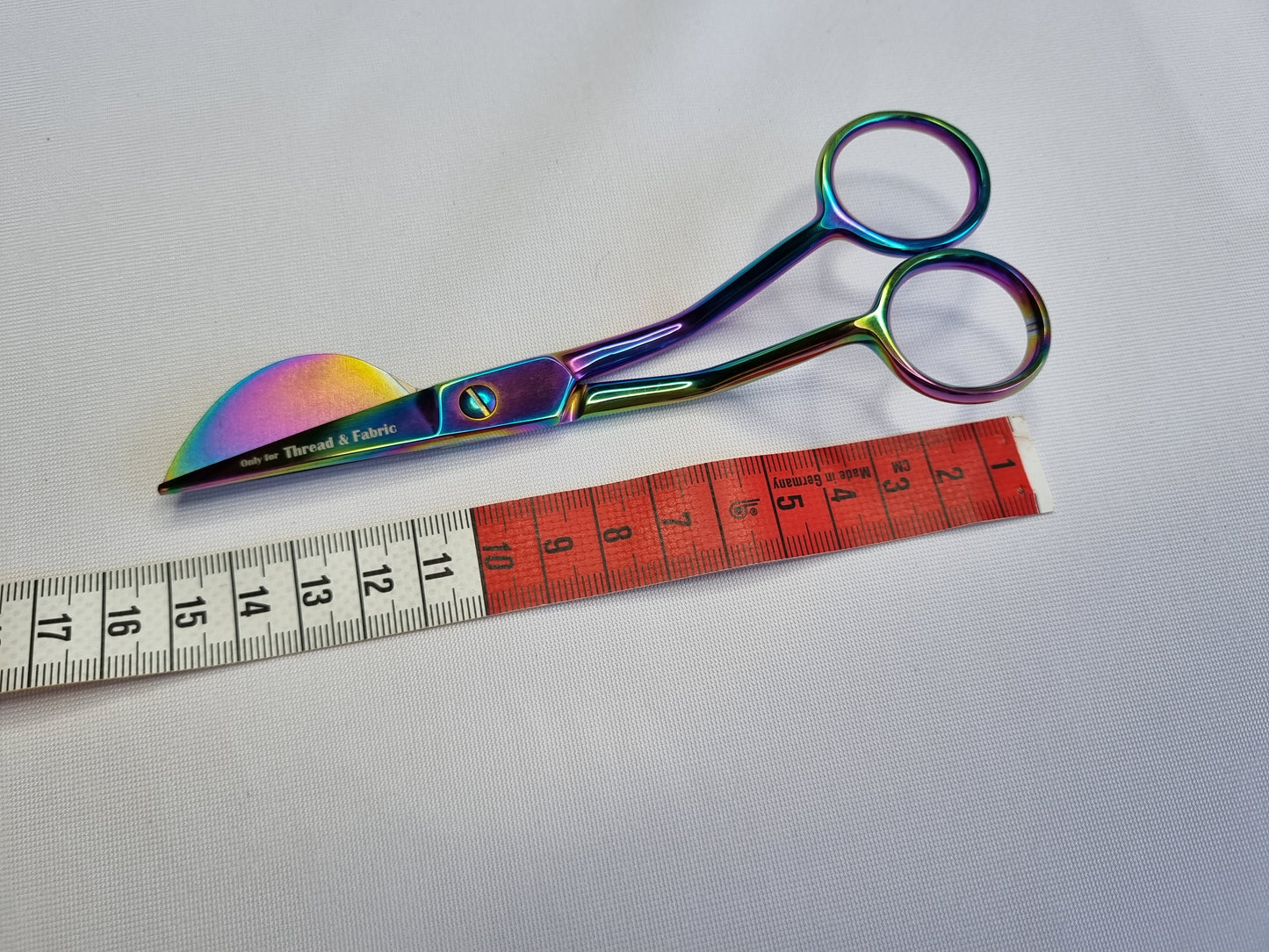 Rainbow applicatieschaar "Only for Thread & Fabric"