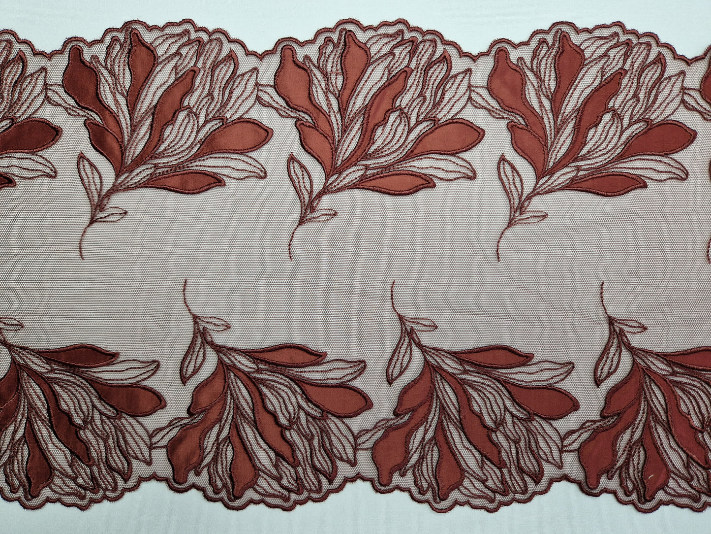 2024-16 Tule kant in donkere koper tinten