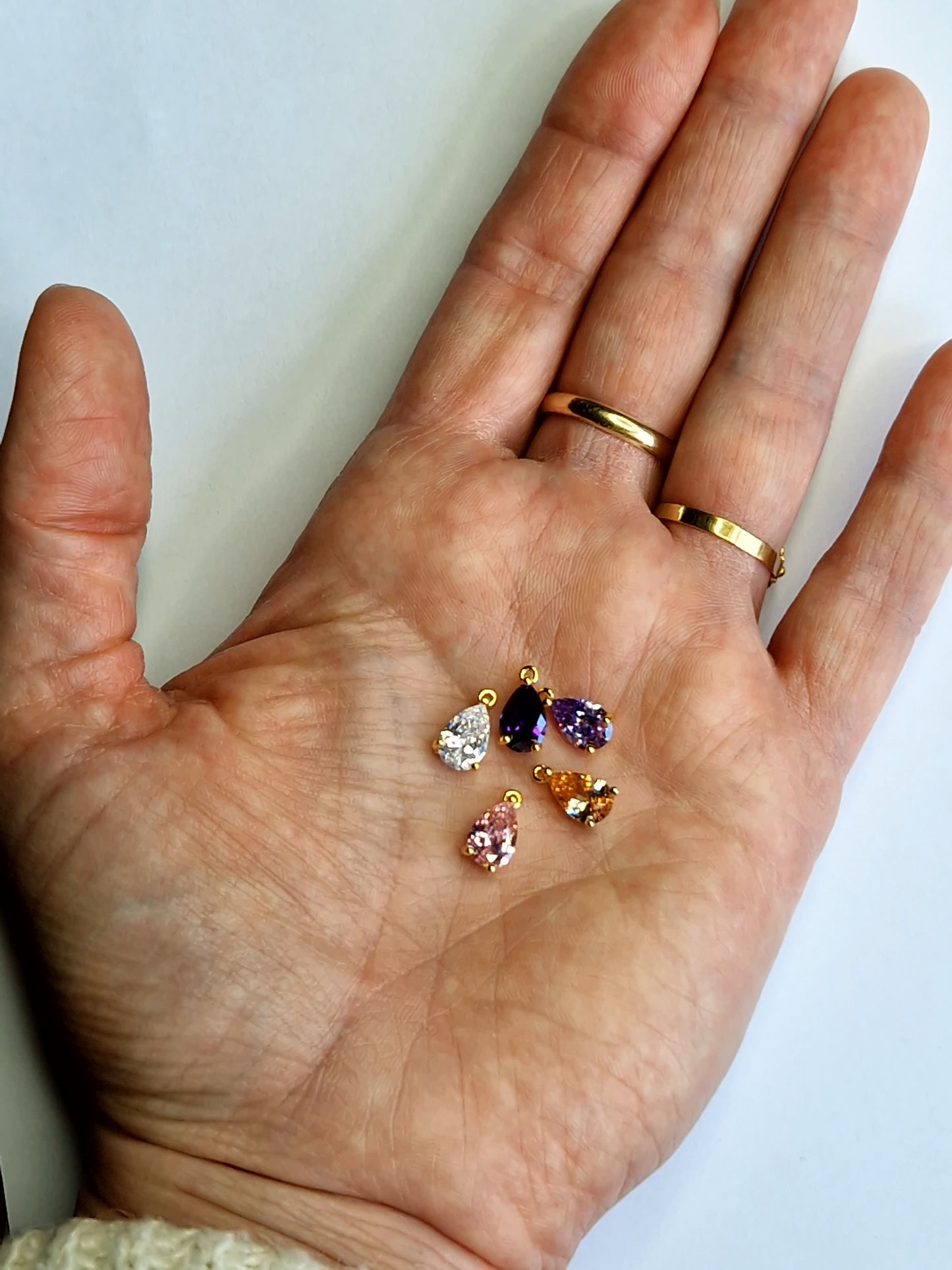 met 18K goud vergulde bedeltjes met zirconia in verschillende kleuren