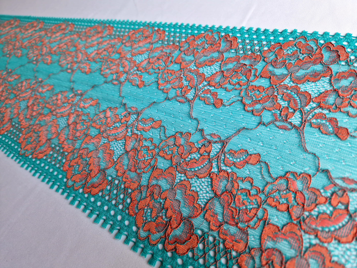 2024-77 azuurblauw met rood stretchkant
