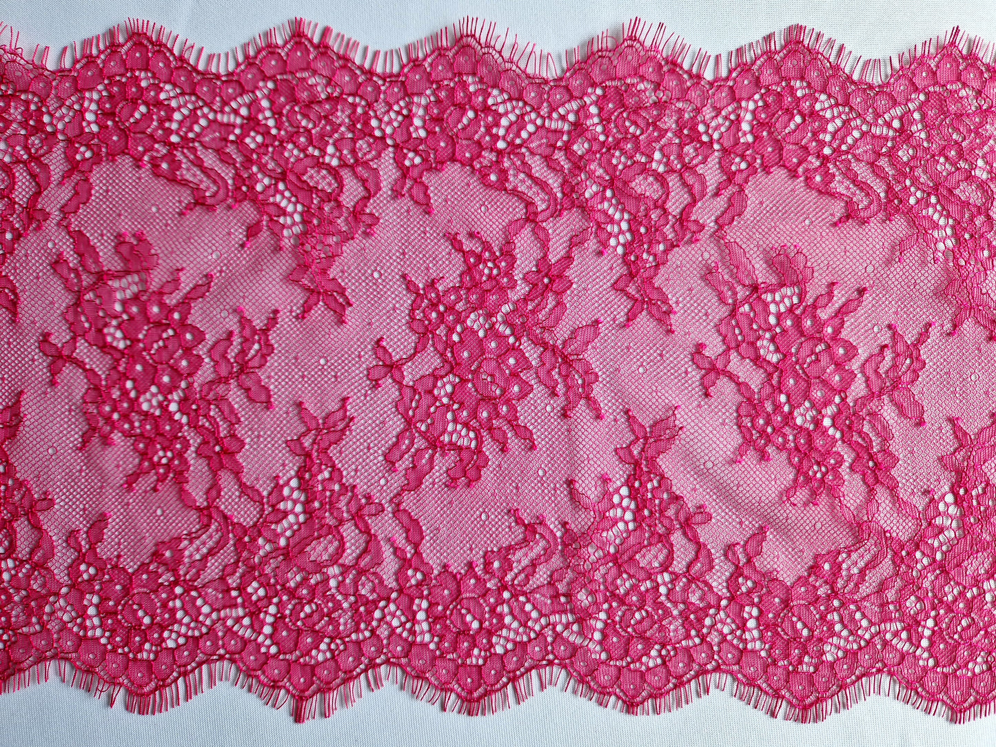 2024-81 Frans wimperkant in fuchsia roze