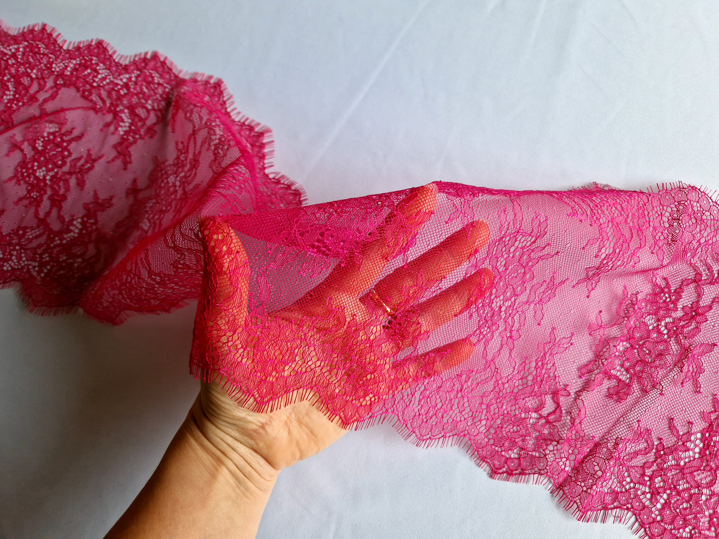 2024-81 Frans wimperkant in fuchsia roze