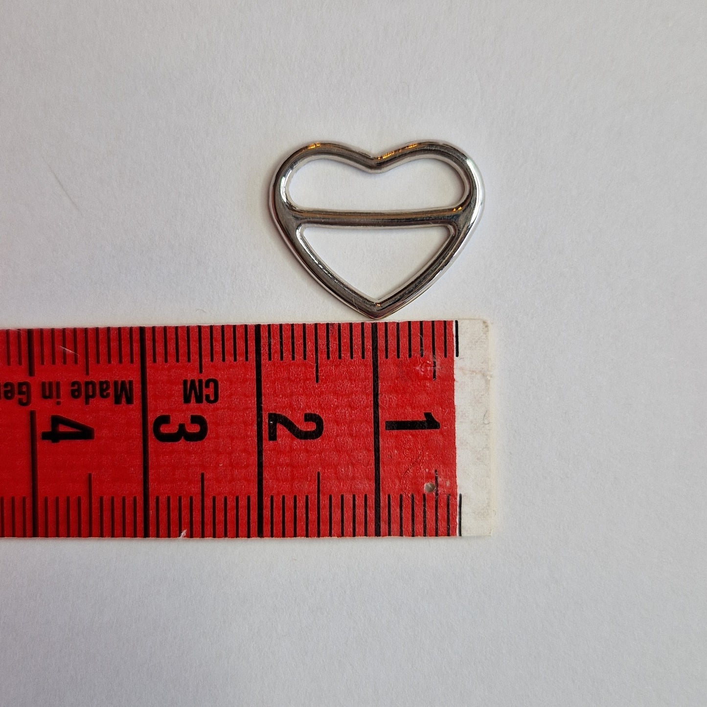 15mm hartjesschuifjes en ringetjes van metaal beschikbaar in verschillende kleuren