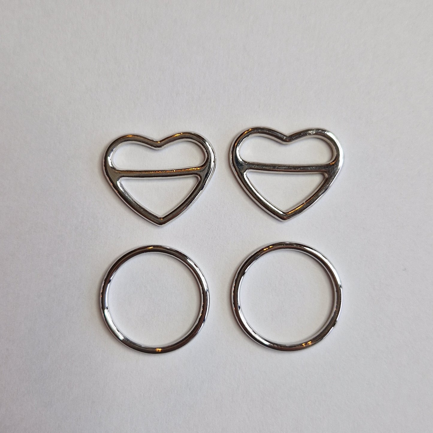 15mm hartjesschuifjes en ringetjes van metaal beschikbaar in verschillende kleuren