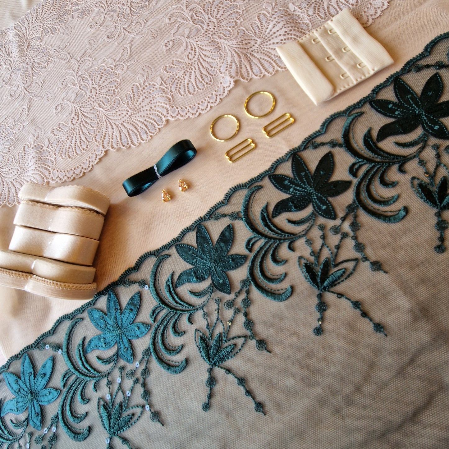 Lingerie kit "Emerald"