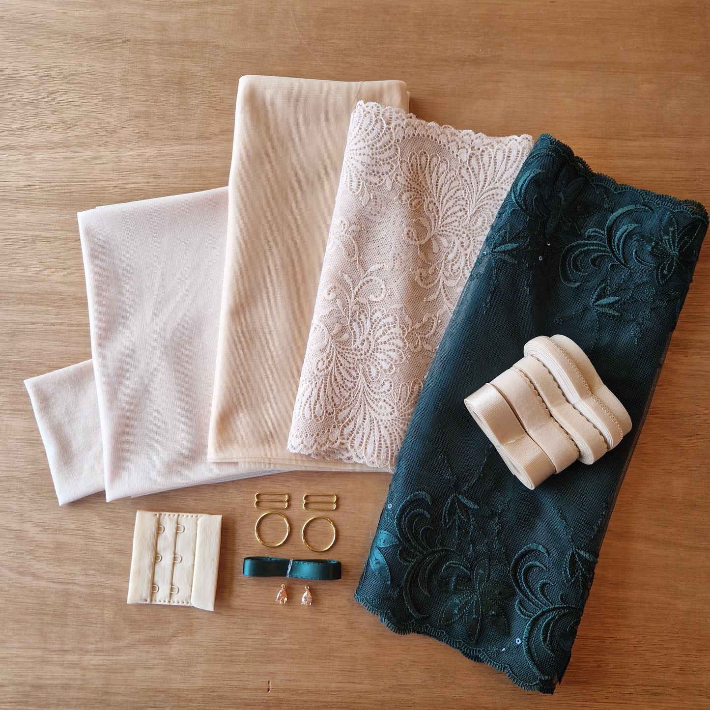 Lingerie kit "Emerald"
