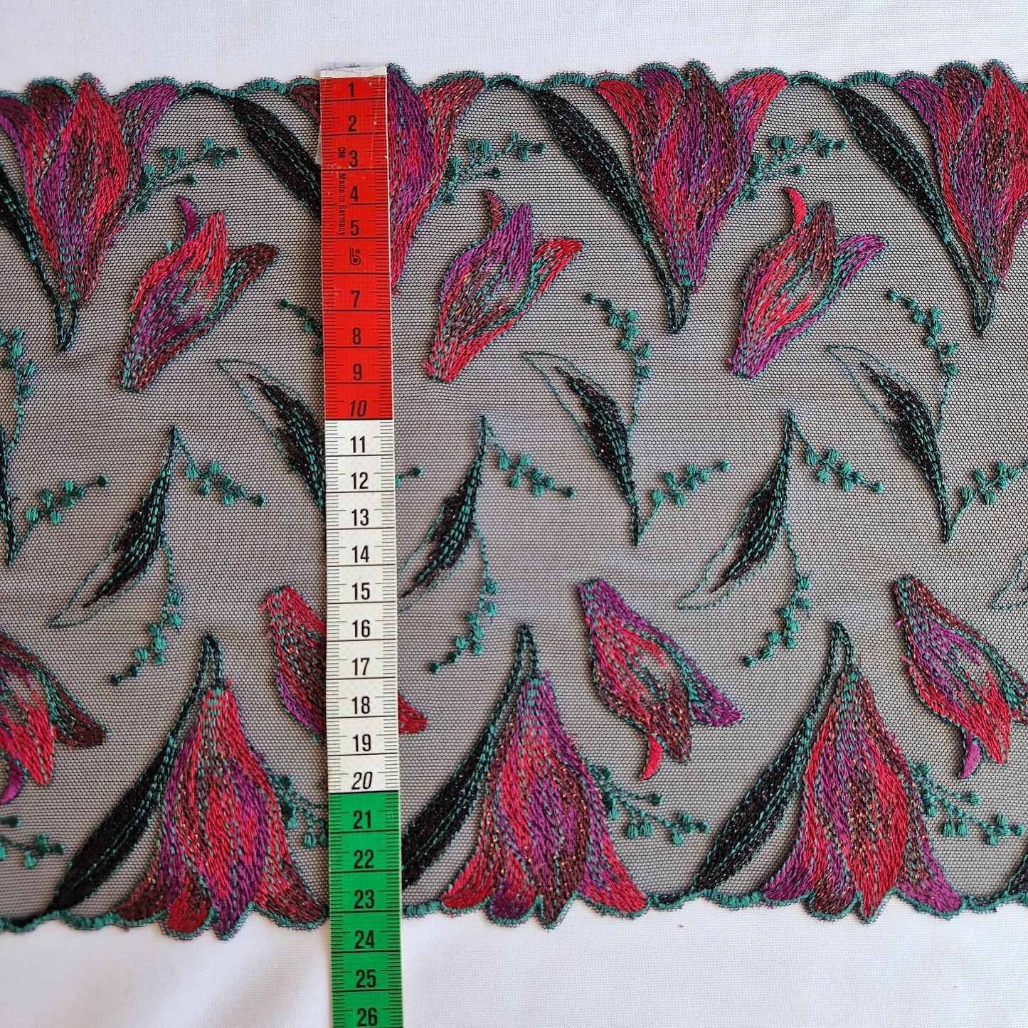 2025-37 Dead stock Marie Jo, zwart stretchkant met geborduurde bloemen voorzien van zwart en koper kleurig lurex draad