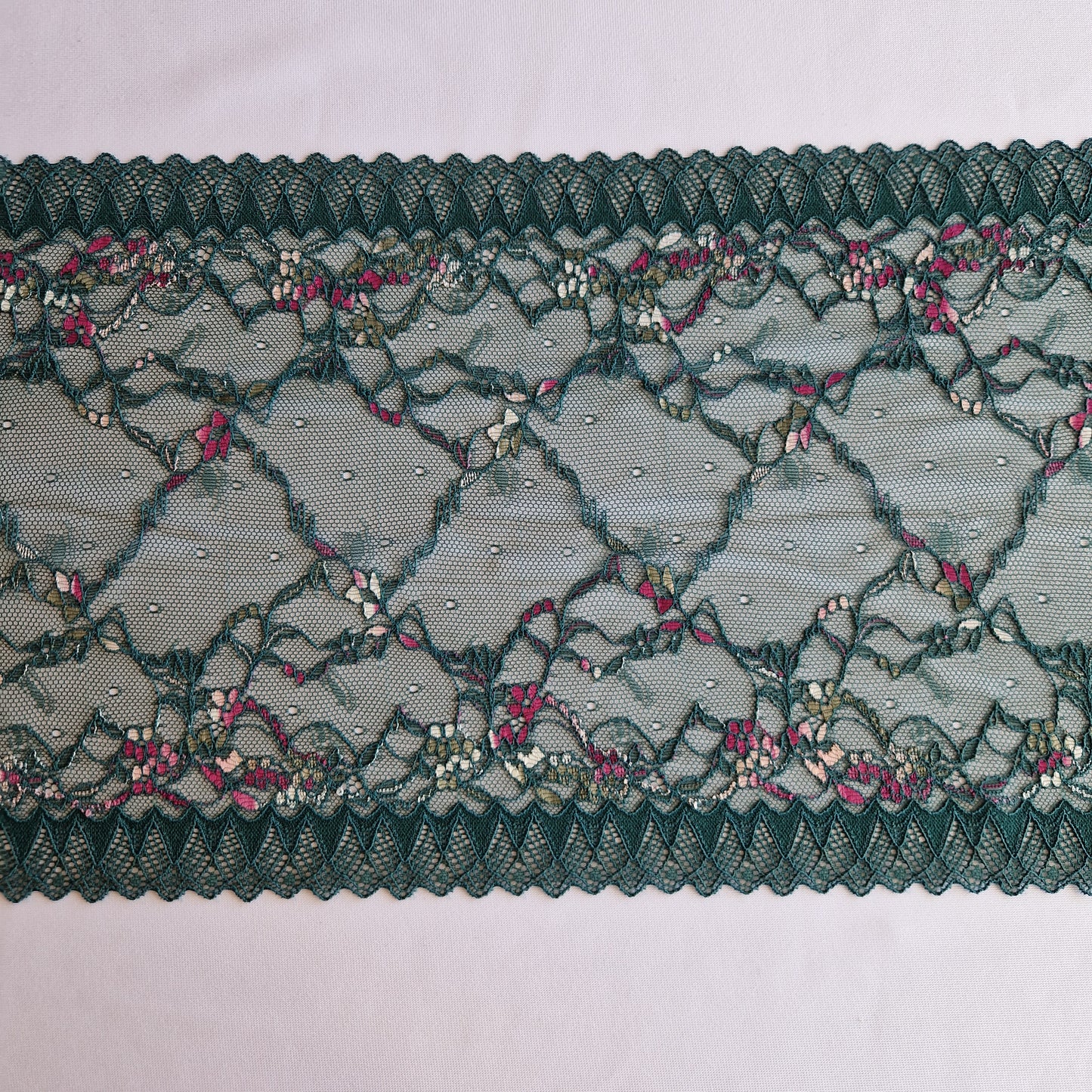 2025-40 gebreid petrol groen stretchkant met fuchsia details