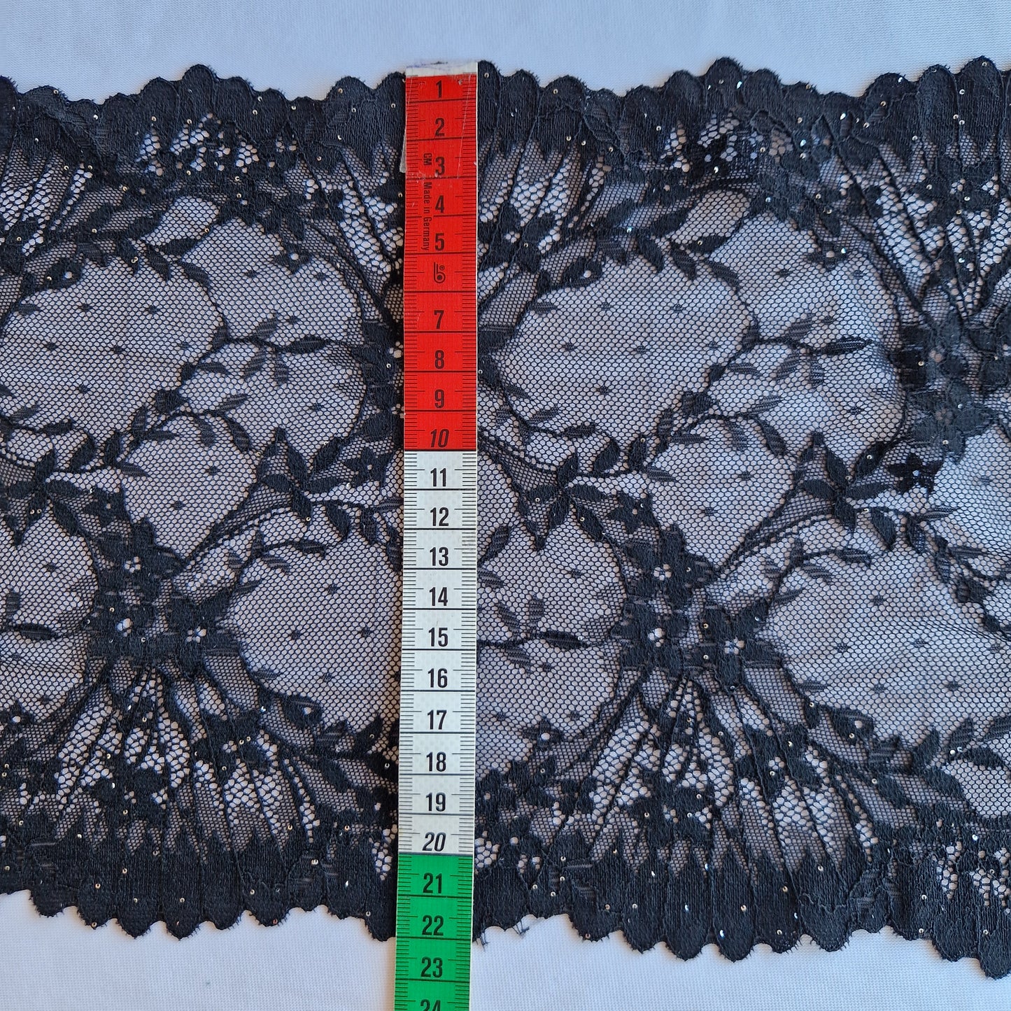 2025-42 gebreid zwart stretchkant met minuscule zilverkleurige pailletten