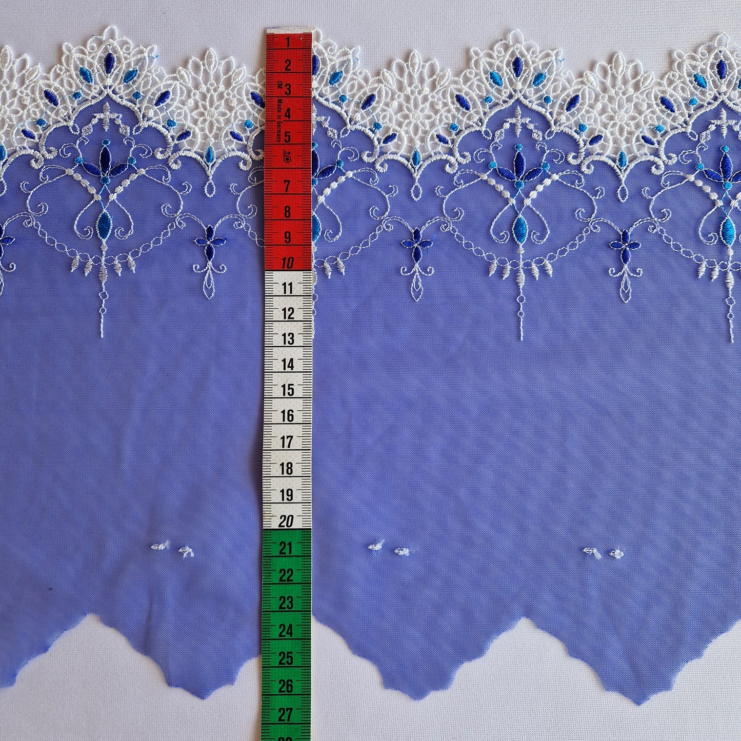 2025-59 kobaltblauw tulekant met broderie rand in wit