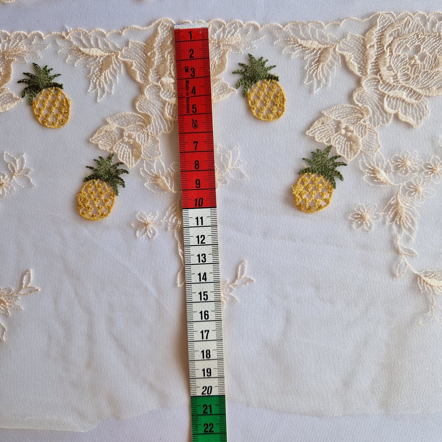 2025-78 beige tulekant met ananasjes