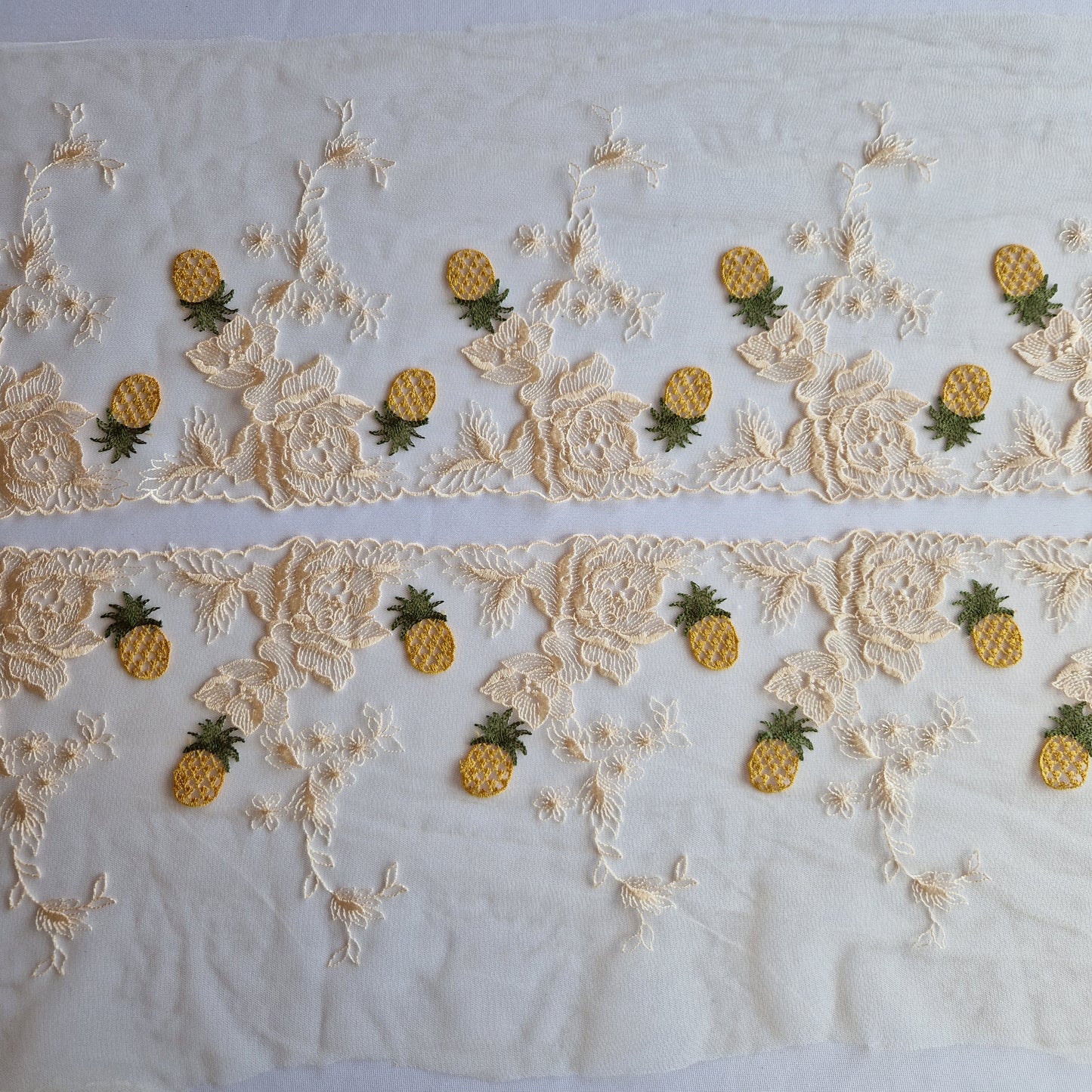 2025-78 beige tulekant met ananasjes