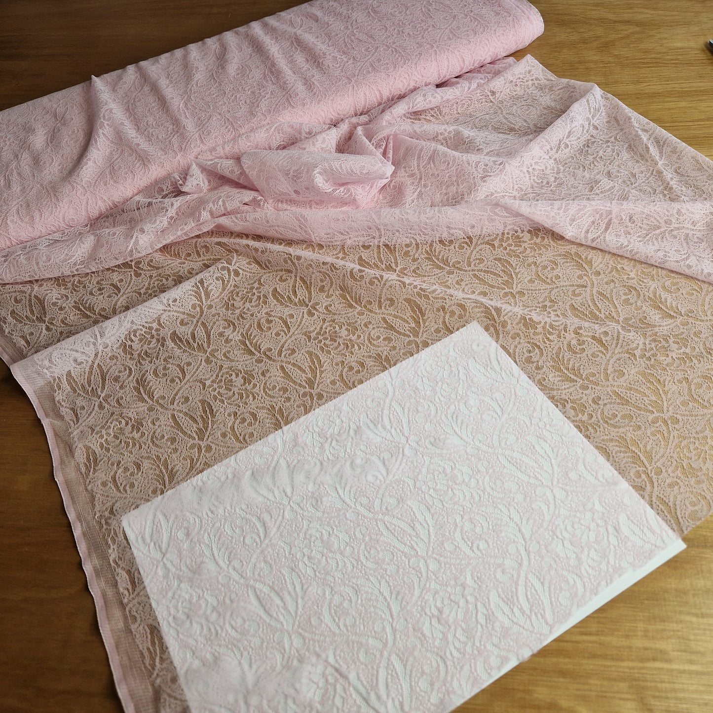 Roze stretchkant