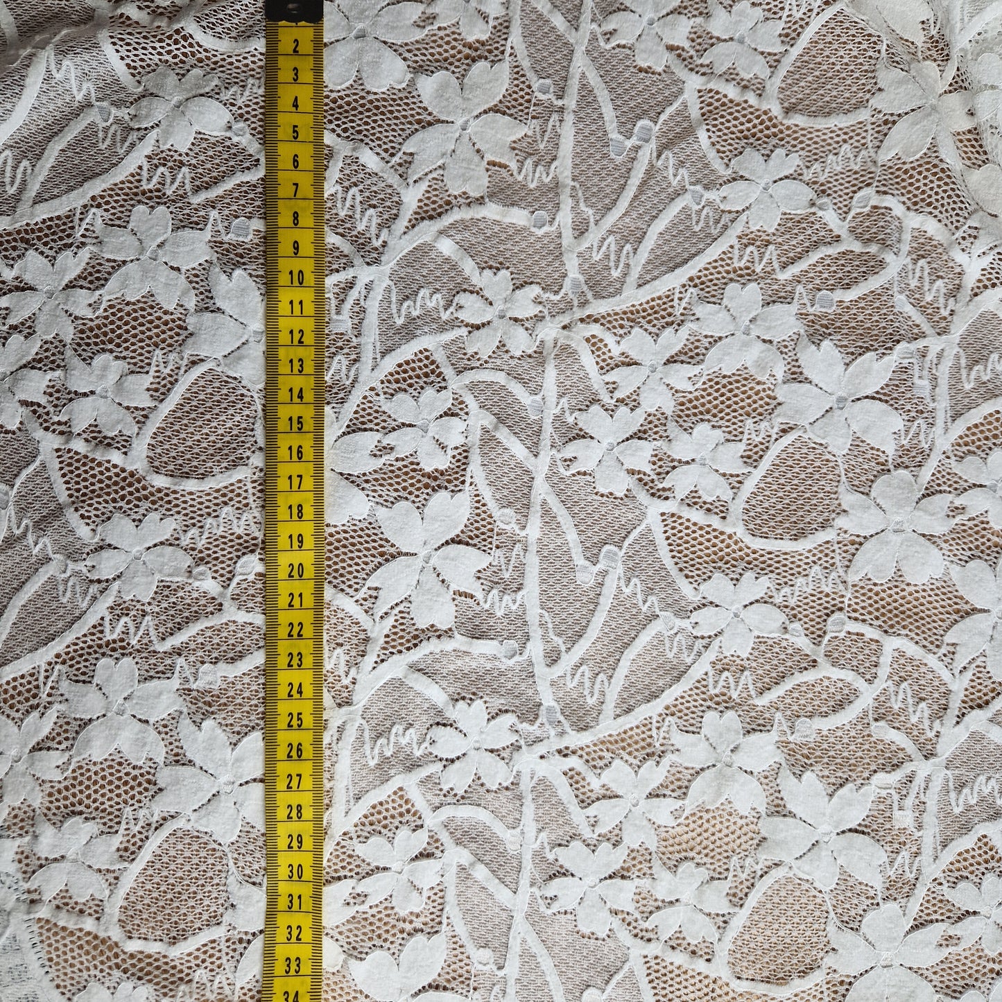 offwhite stretchkant met fluwelen bloemen