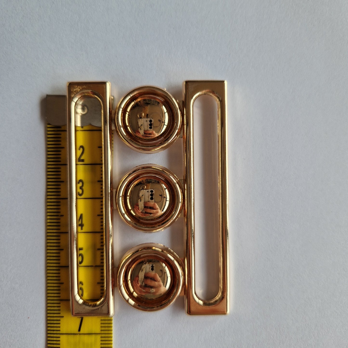 goudkleurige grote bikinisluiting van 7cm hoog
