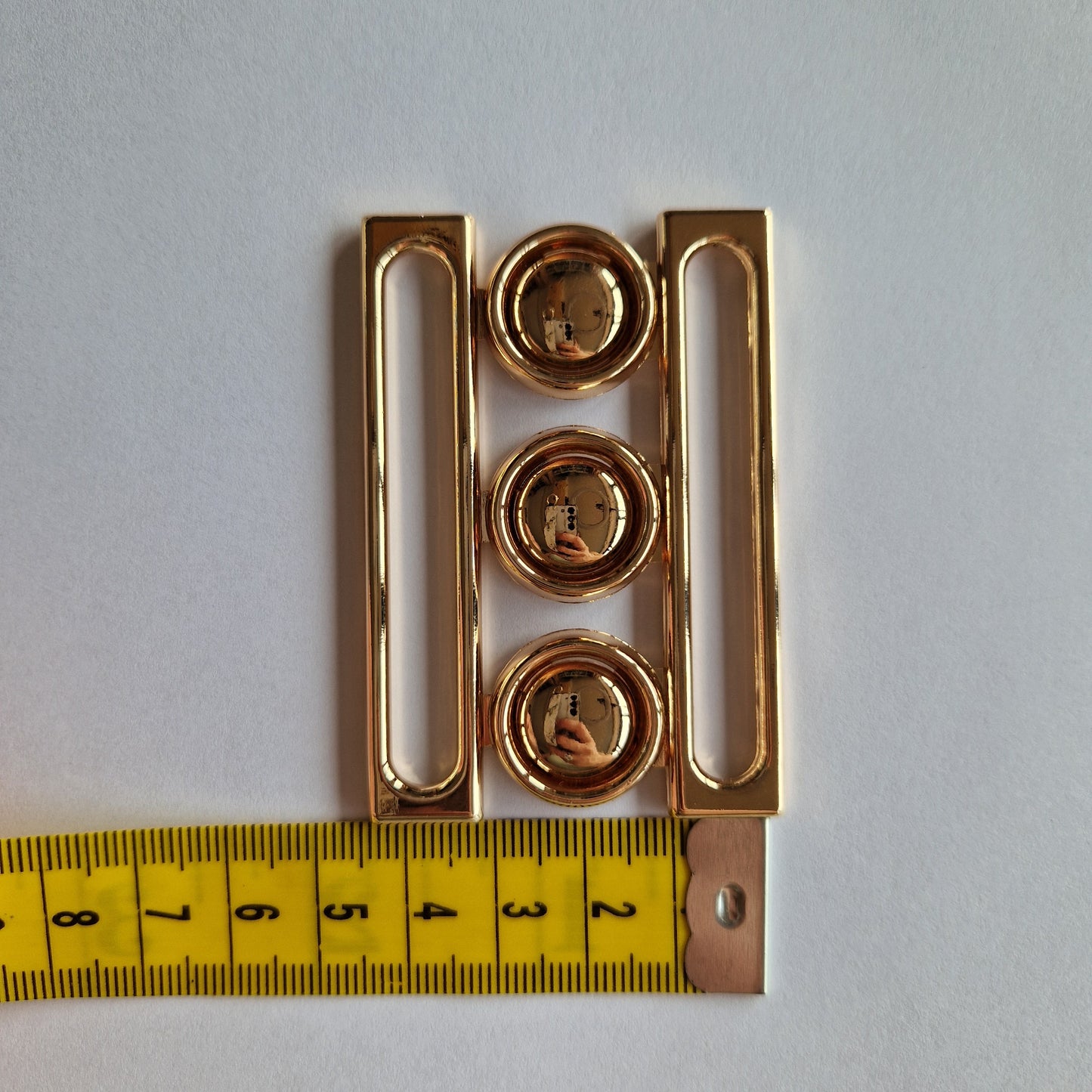 goudkleurige grote bikinisluiting van 7cm hoog