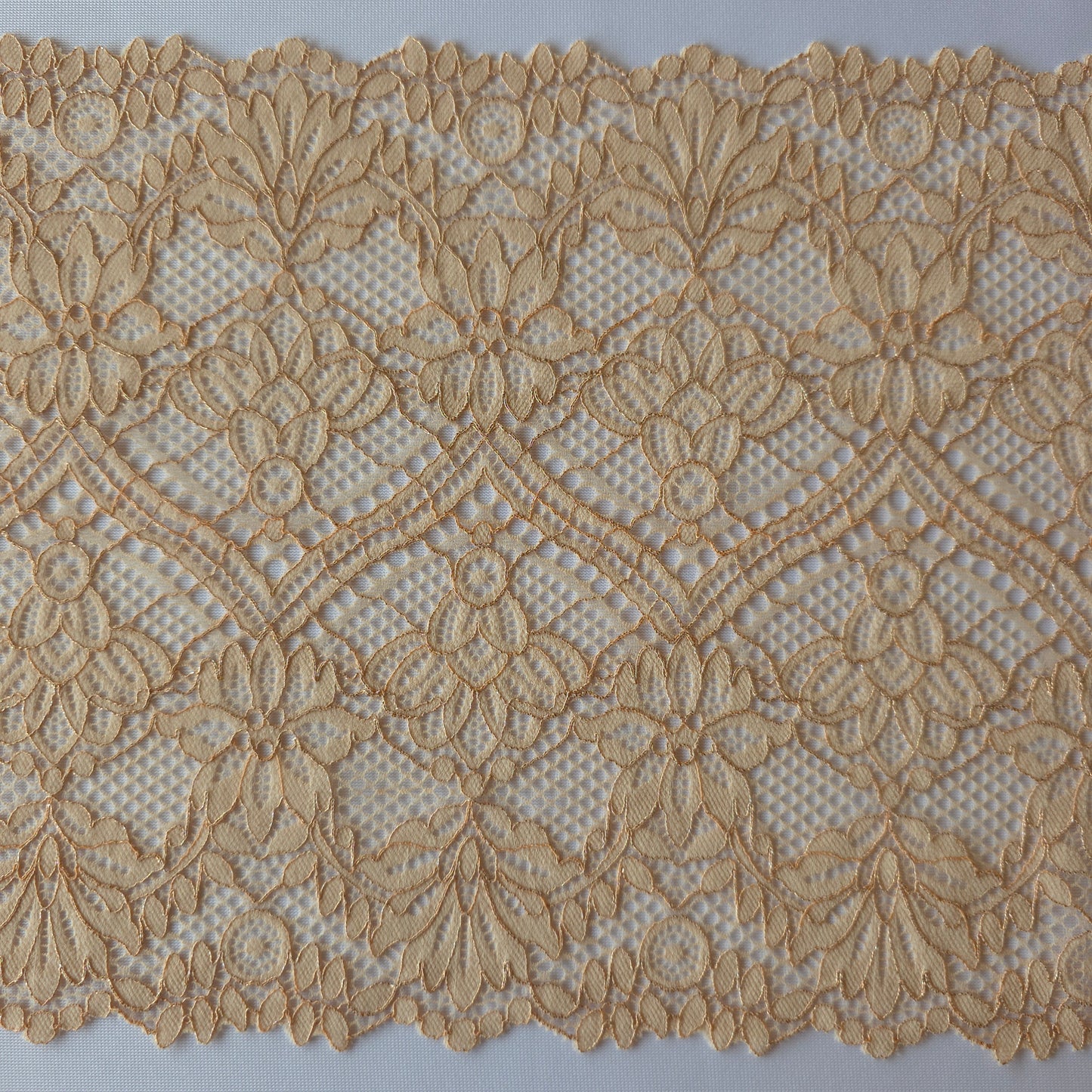 2025-102 dusty pink stretchkant barok design en details in rose gouden lurexdraad