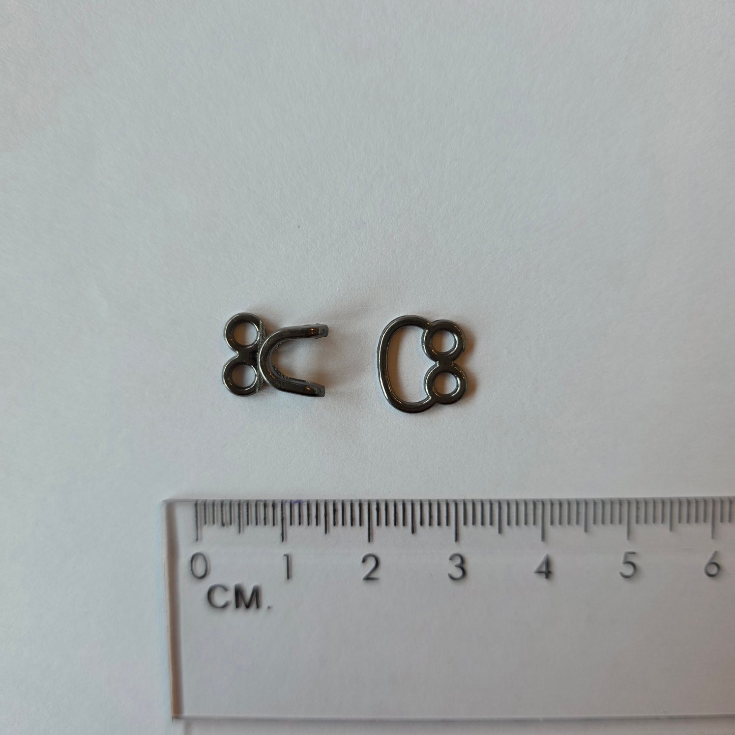 los haakje en oogje gun metal