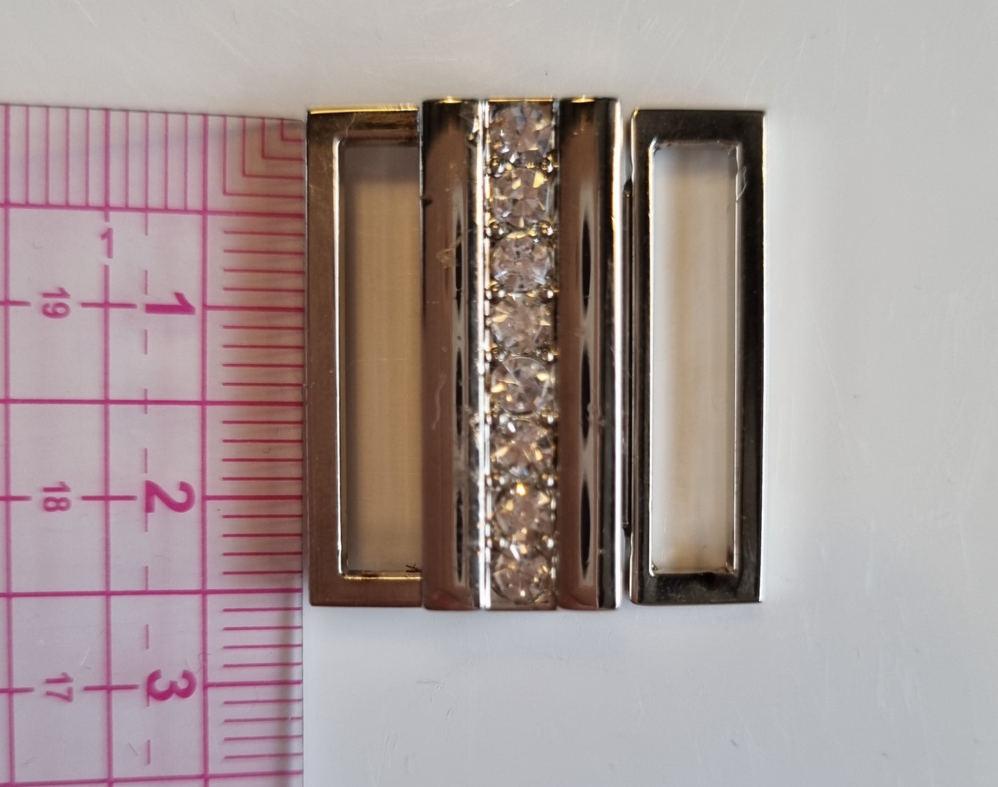 Sluiting voor bh of bikini Zilverkleurig met strass steentjes, 2,5cm hoog
