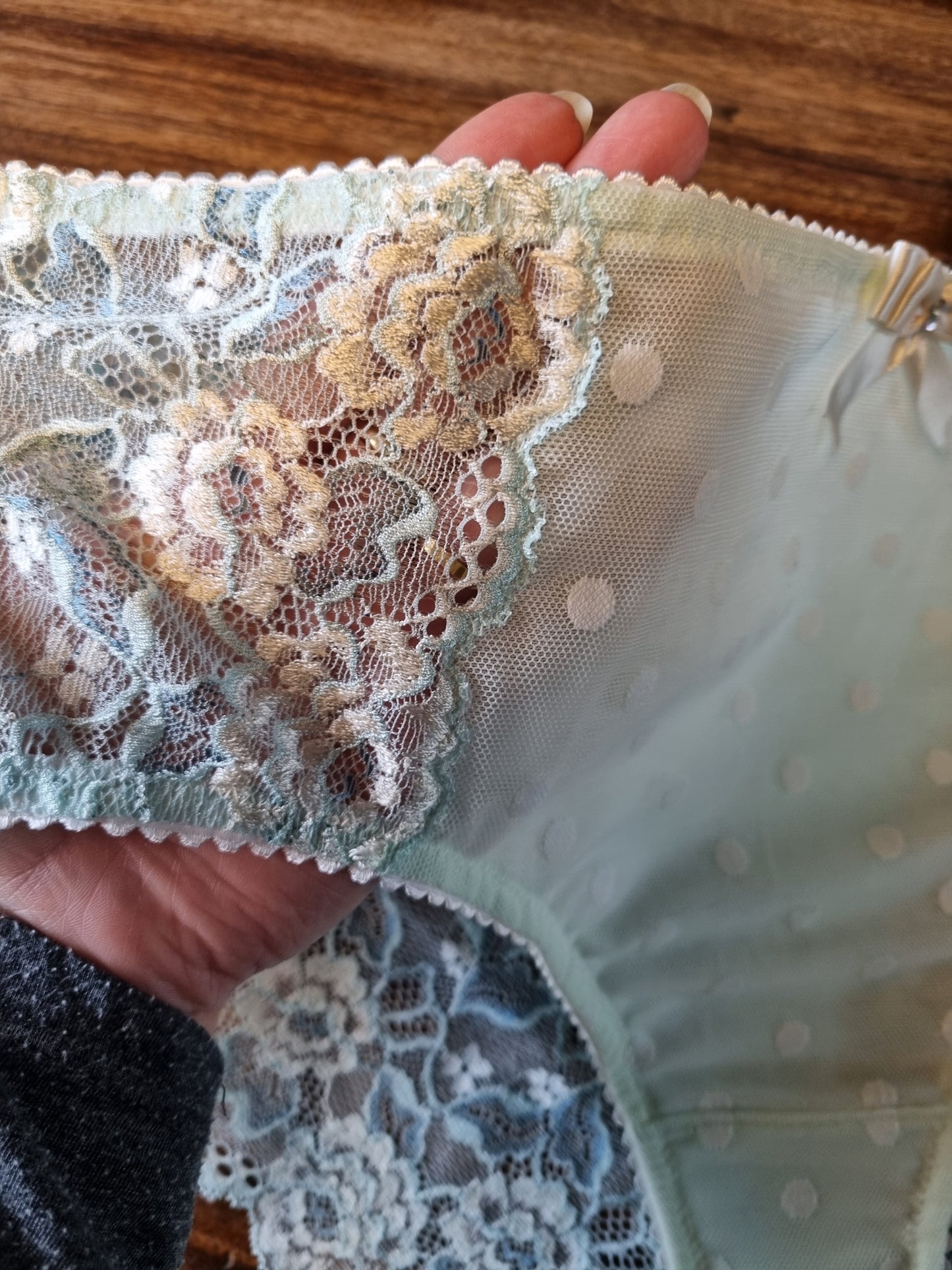 Gebreid stretch kant in pasteltinten lichtblauw