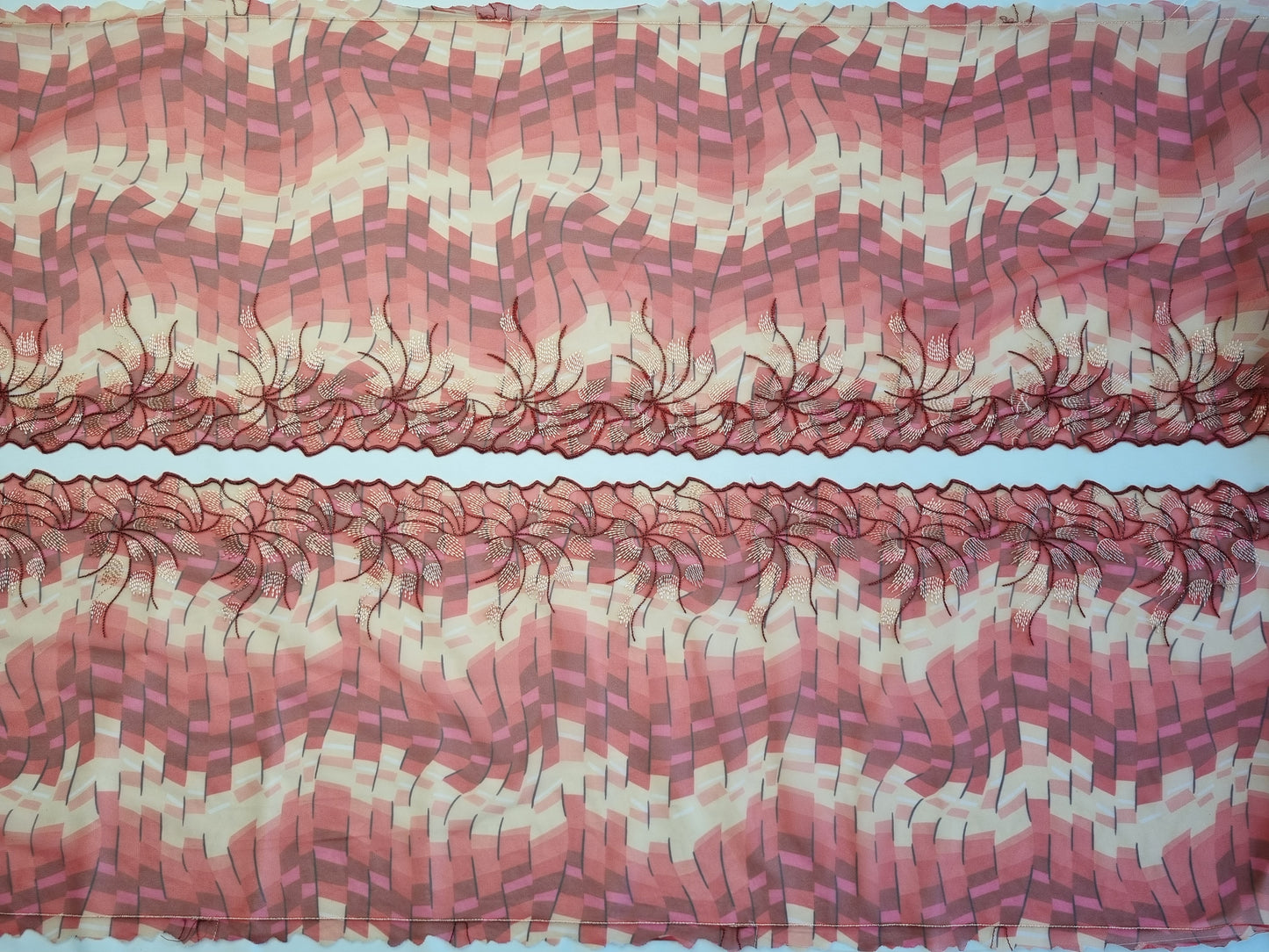Retro tule kant met print en borduursel
