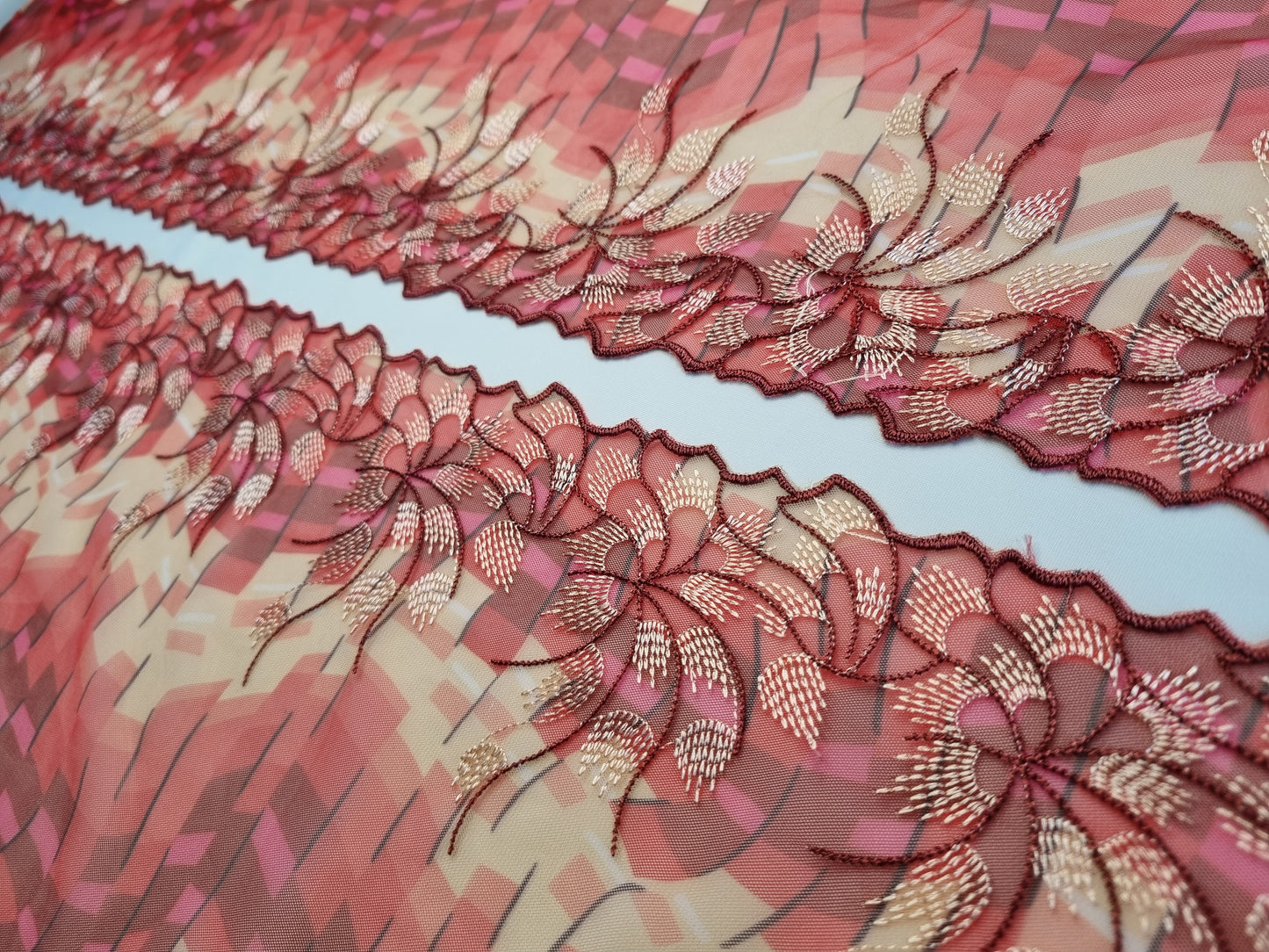 Retro tule kant met print en borduursel