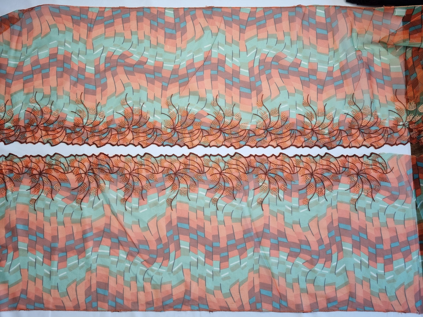 Retro tule kant met print en borduursel