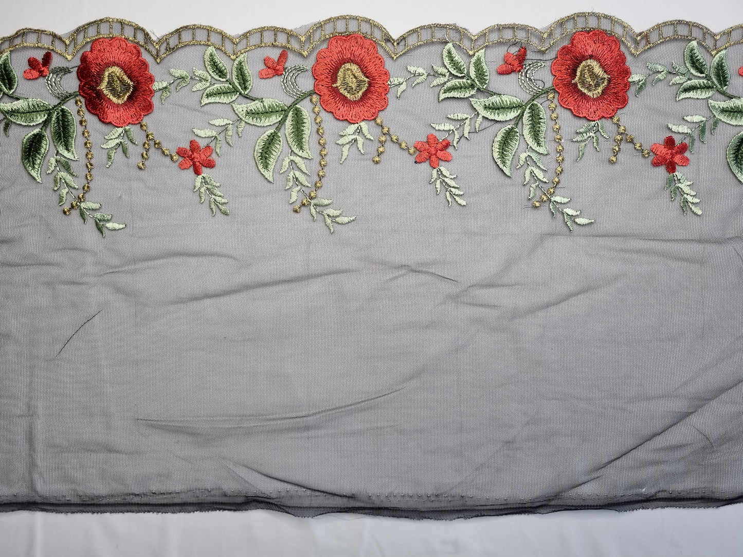 Zwart tule kant met retro bloemen borduursel