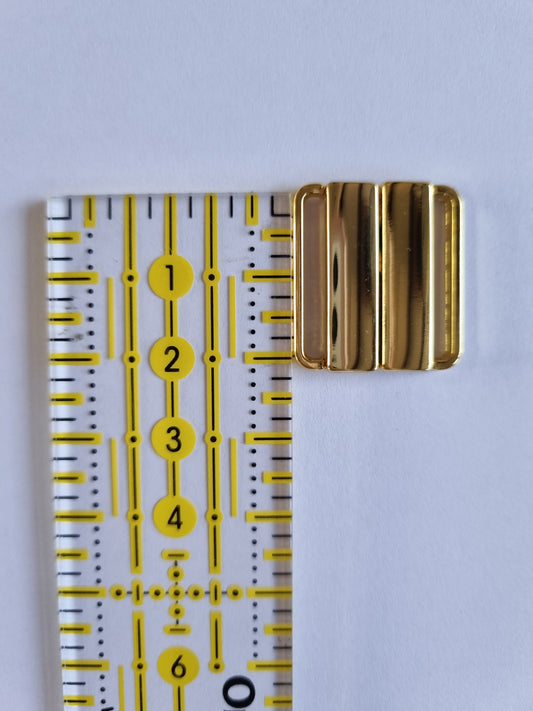 Sluiting: goud kleurig, 2cm opening, metaal