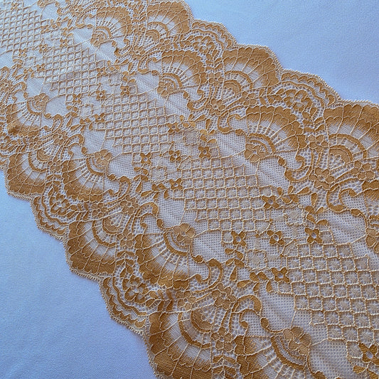 2025-99 Beige met kaneel kleurig, gebreid stretch kant met barok motief
