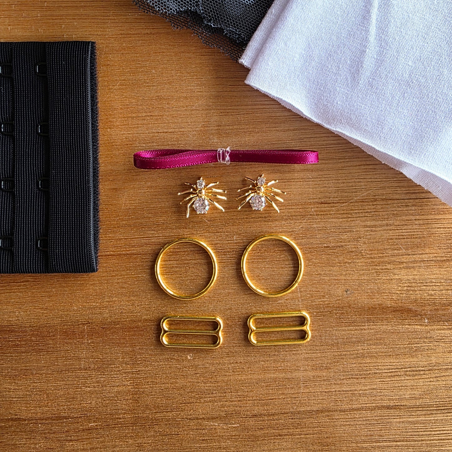 extra goed gevulde lingerie kit "Morticia"