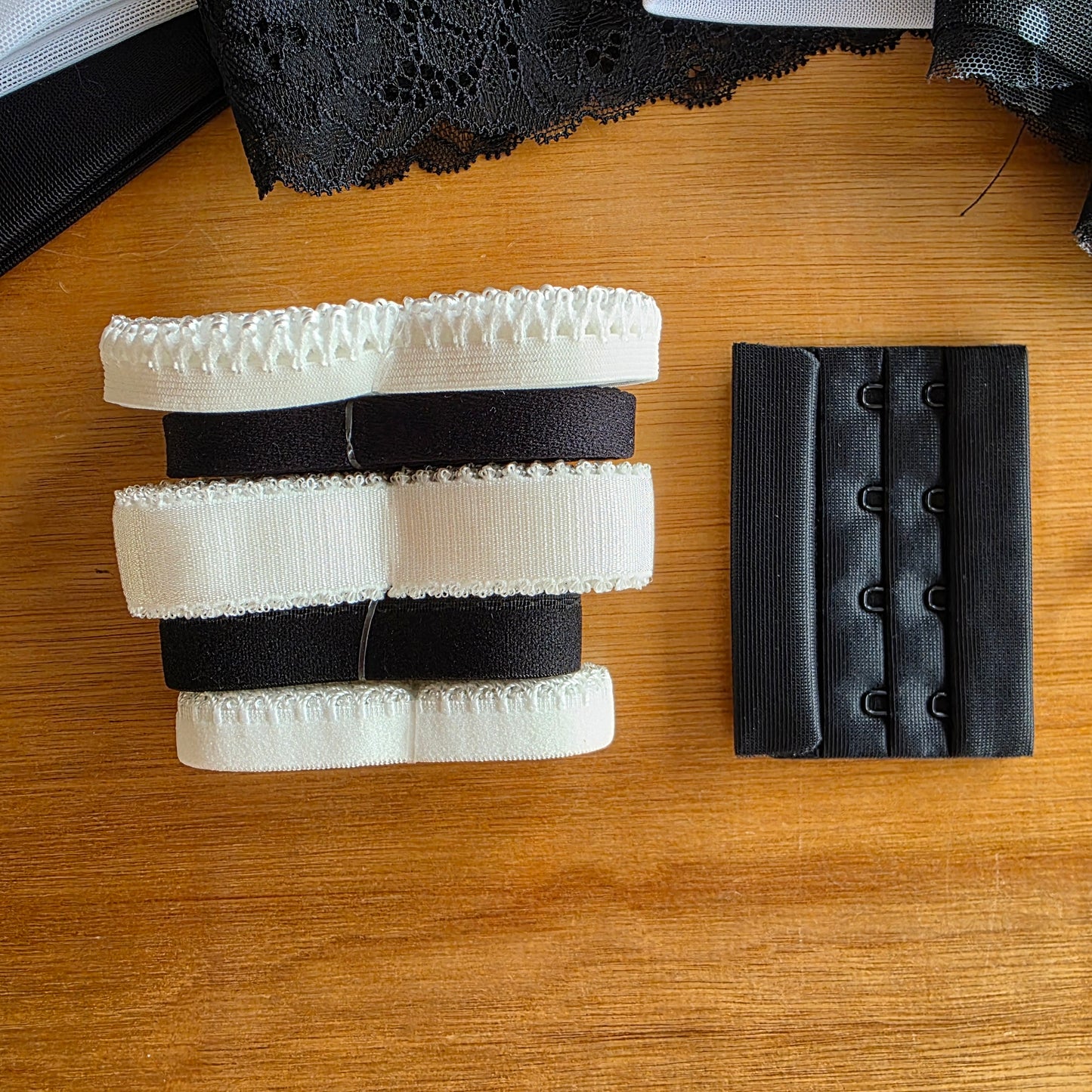 extra goed gevulde lingerie kit "Morticia"