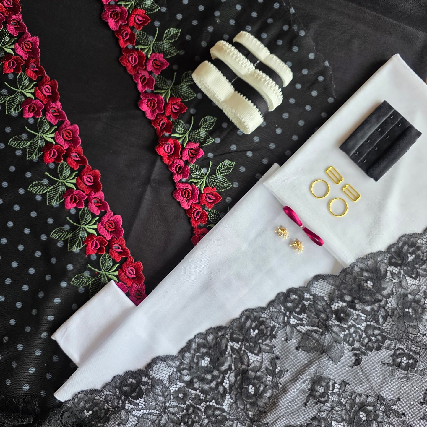 extra goed gevulde lingerie kit "Morticia"