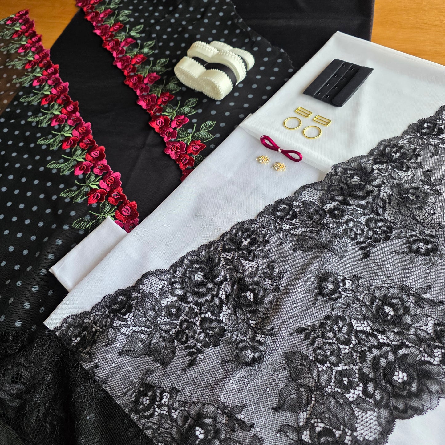 extra goed gevulde lingerie kit "Morticia"