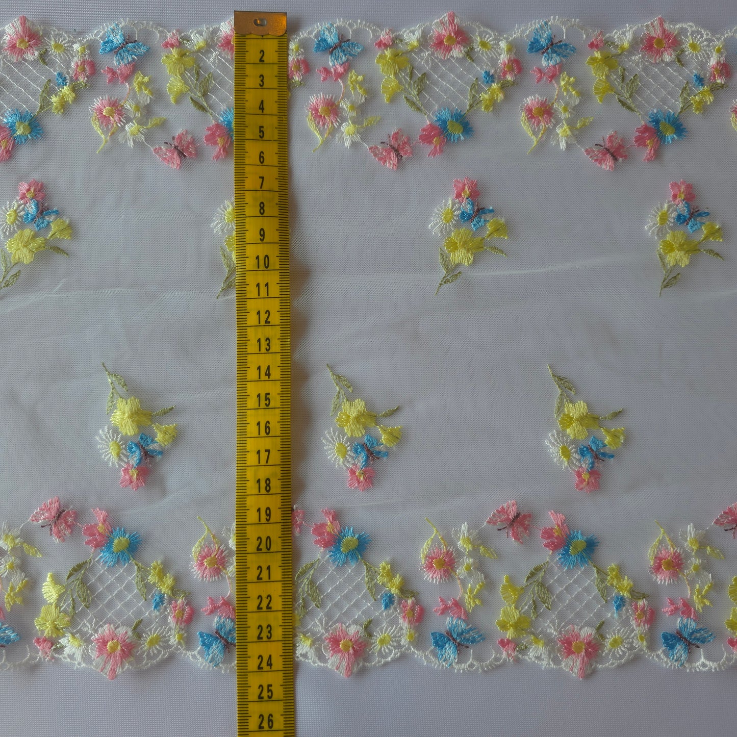 2025-125  deadstock For Love And Lemons wit tule kant met bloemetjes en vlindertjes