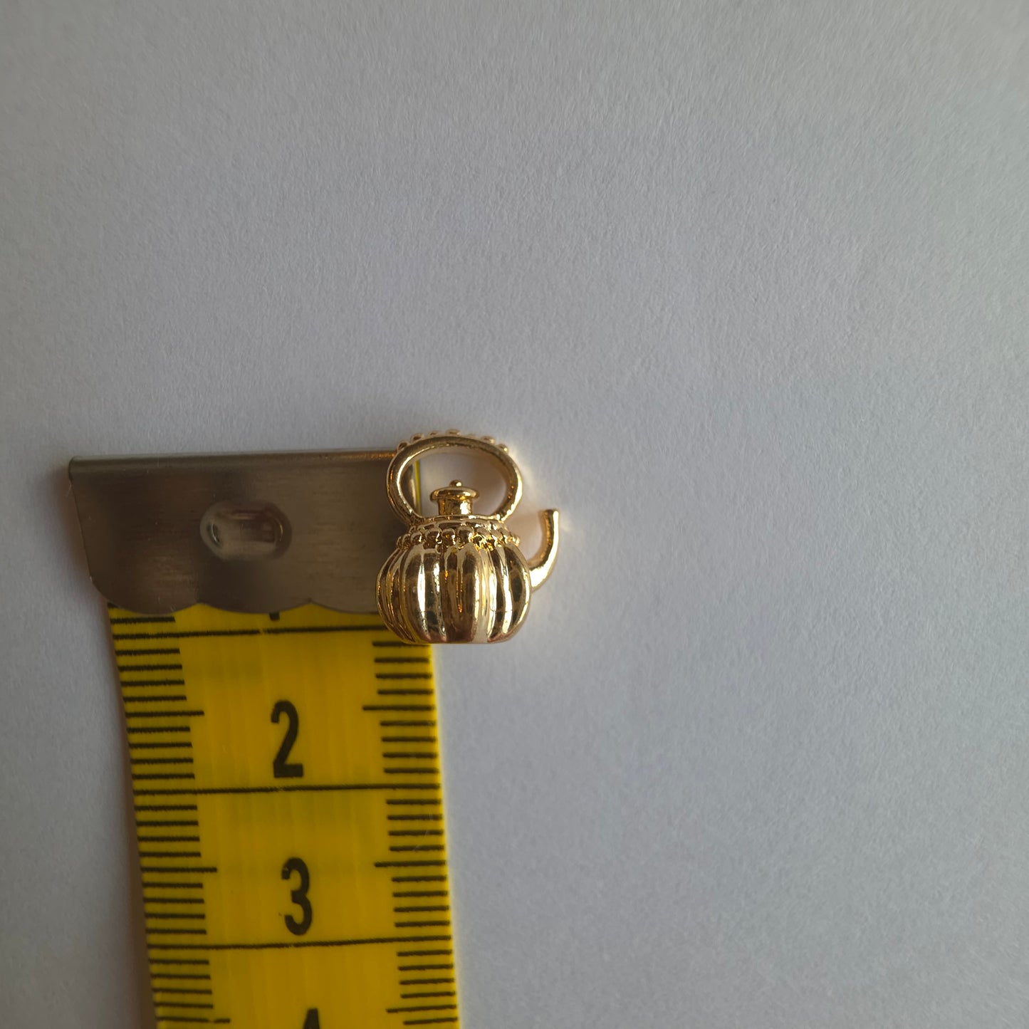 goudkleurig theepotje