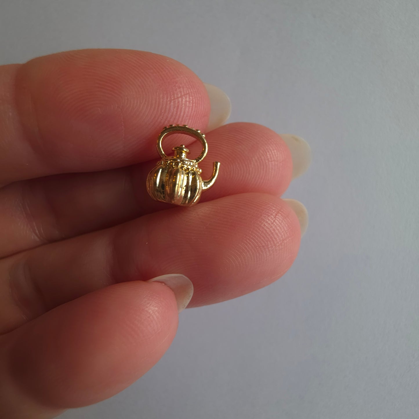 goudkleurig theepotje