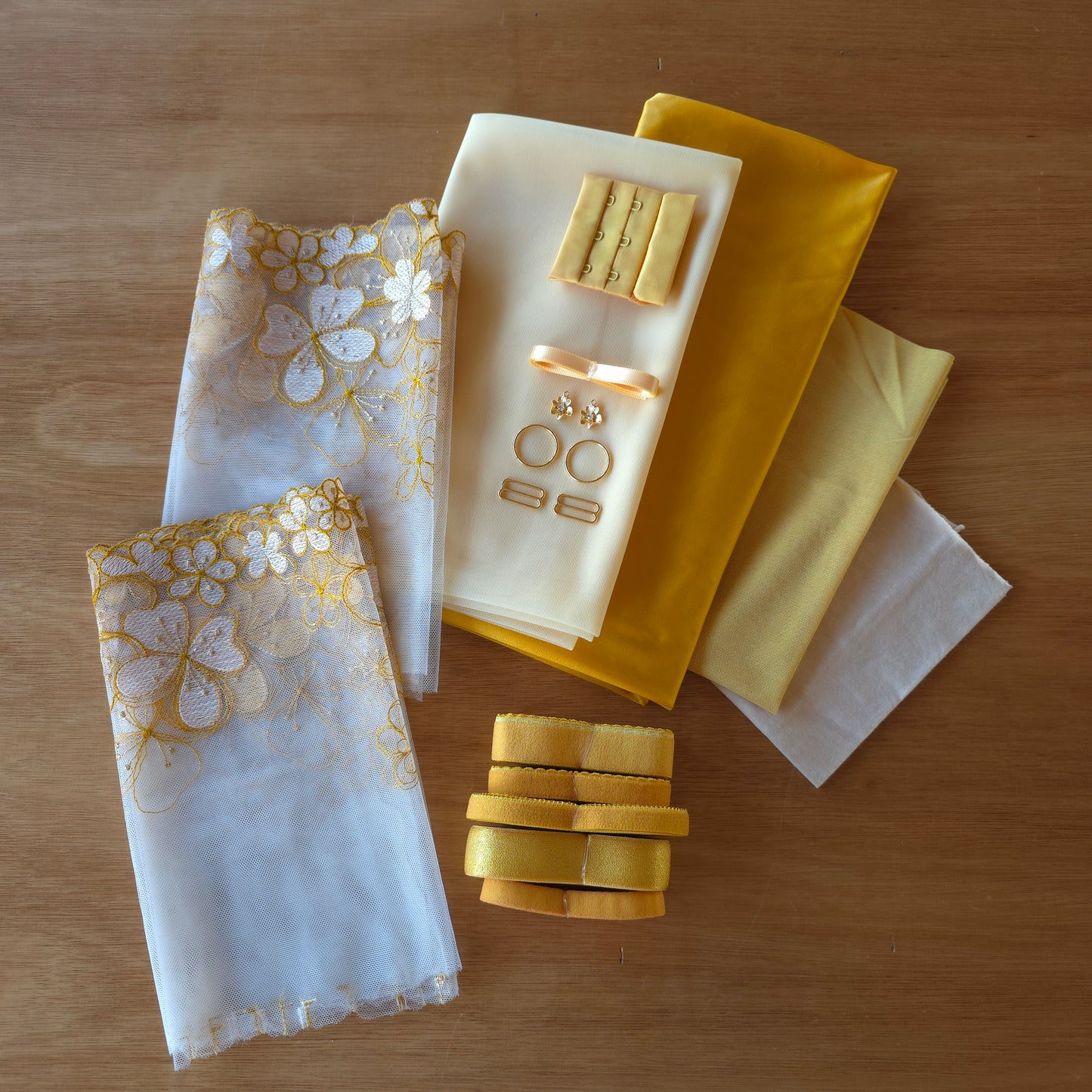 Lingerie kit "Golden Yellow"