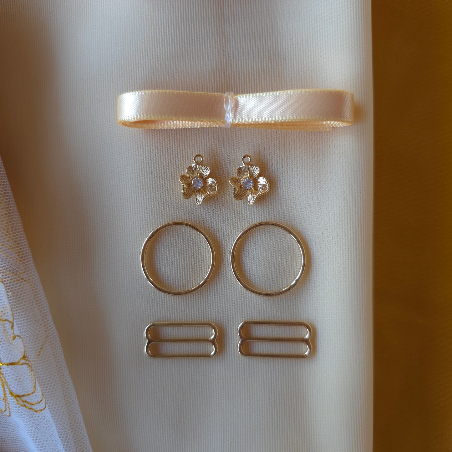 Lingerie kit "Golden Yellow"