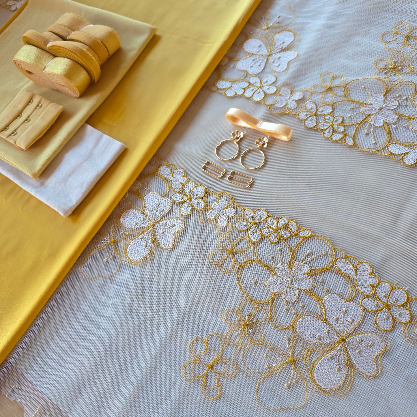 Lingerie kit "Golden Yellow"