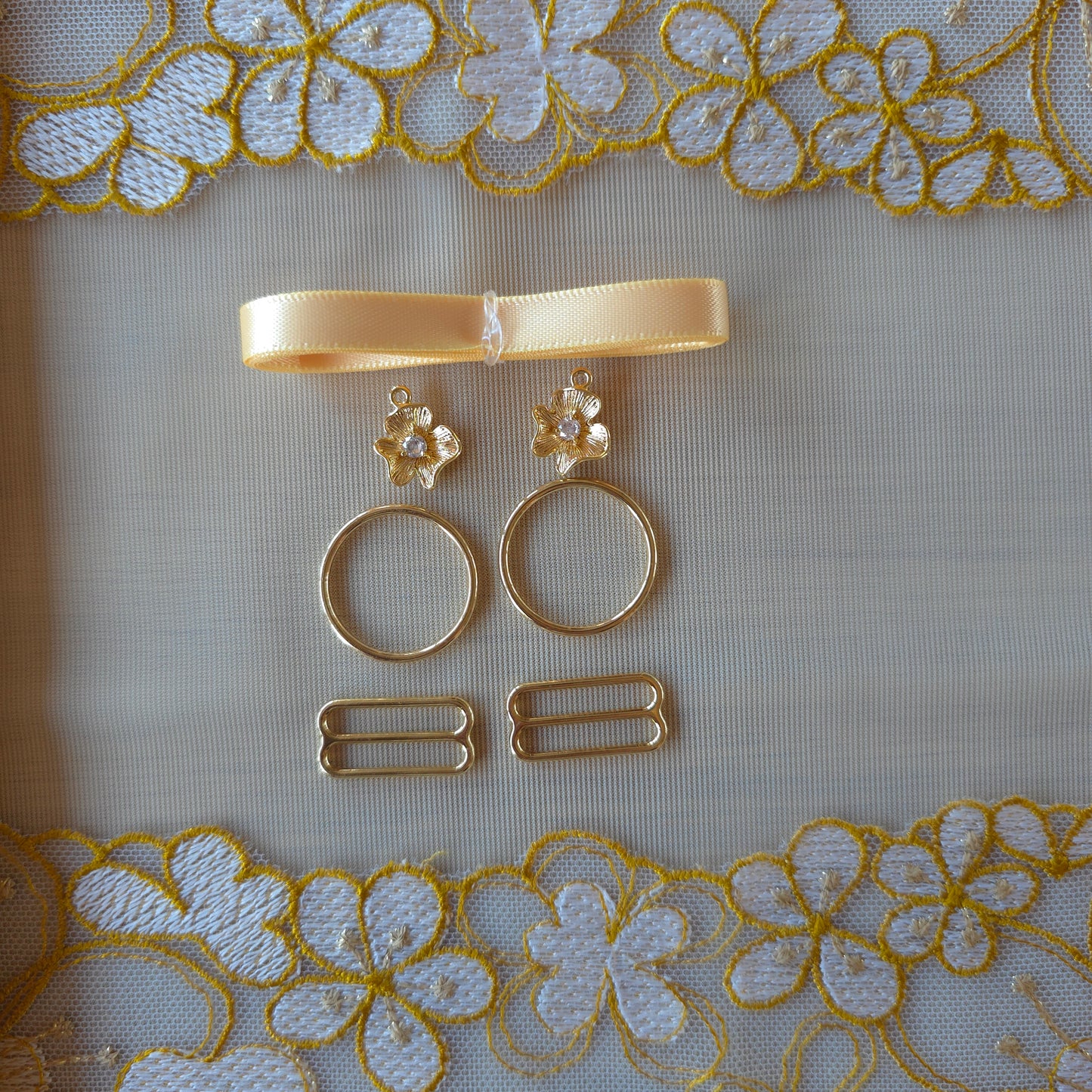 Lingerie kit "Golden Yellow"