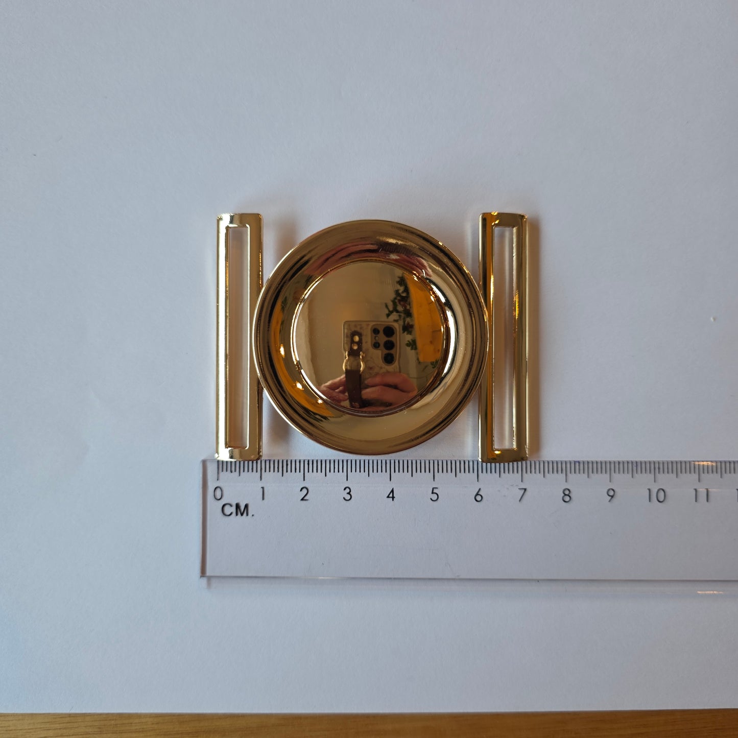 grote bikinisluiting in champagne goud met opening van 5,5cm