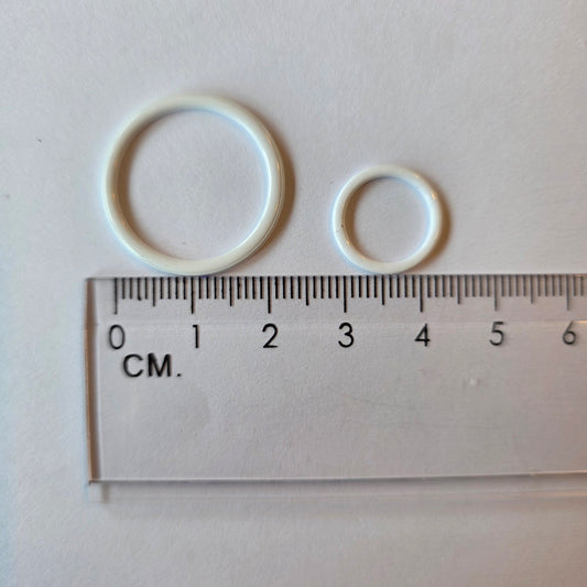 ringetje wit (metaal, nylon gecoat)
