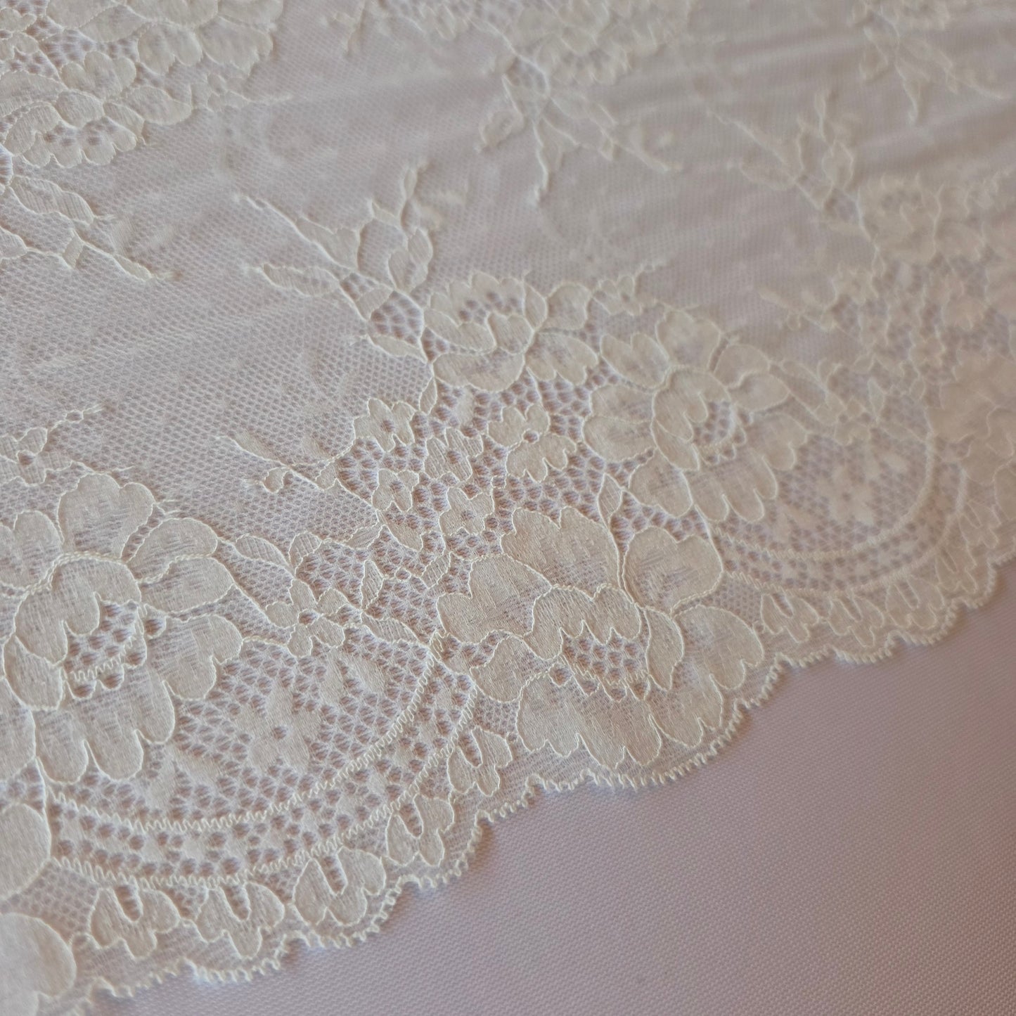 2026-6 roomwit stretchkant met rozen en polkadotje