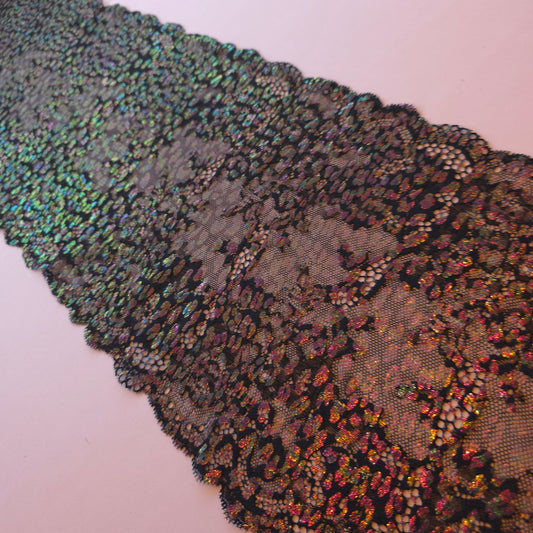 2026-10 zwart stretchkant met iriserende folieprint in panterprint design